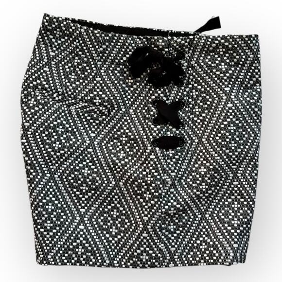 GAP Women's Black & White High Waist Side Lace Woven Jacquard Print Shorts Sz 8 - Picture 13 of 13